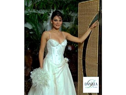 Escote de corazón y ligeros tirantes