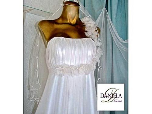 Escote palabra de honor y tirante a un lado