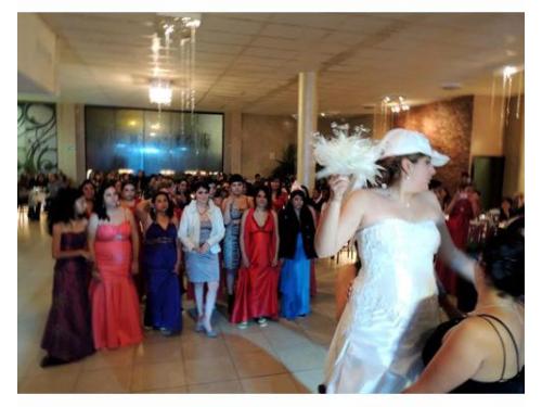 Novia lista para lanzar el ramo