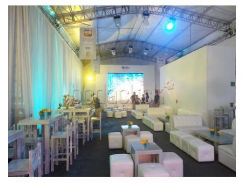 Montaje con carpa y salas lounge