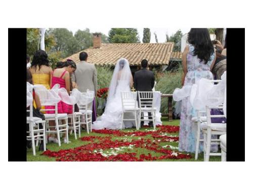 Novios en ceremonia