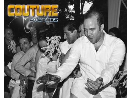 Tus invitados bailando