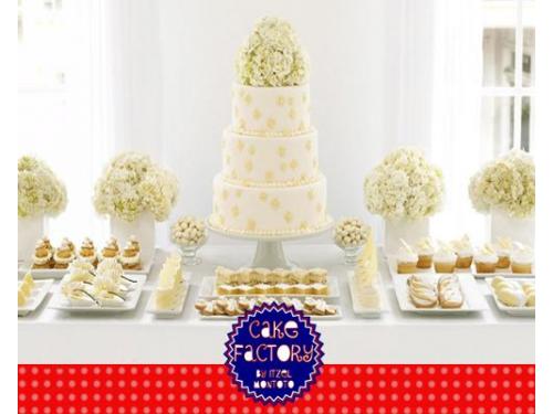 Mesa de postres blanca