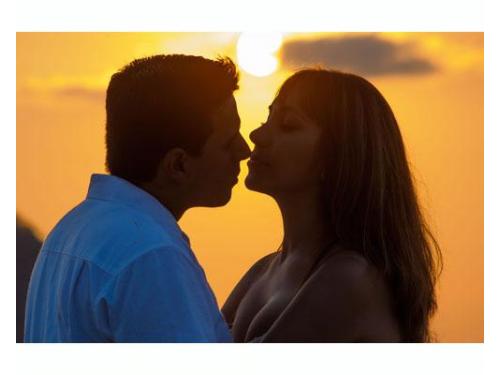 Beso al atardecer