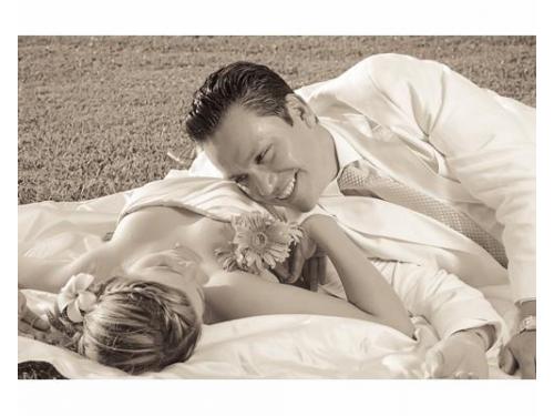 Novios en color sepia