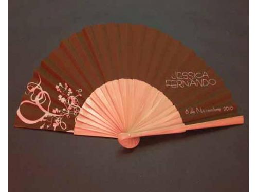 Con varilla de madera