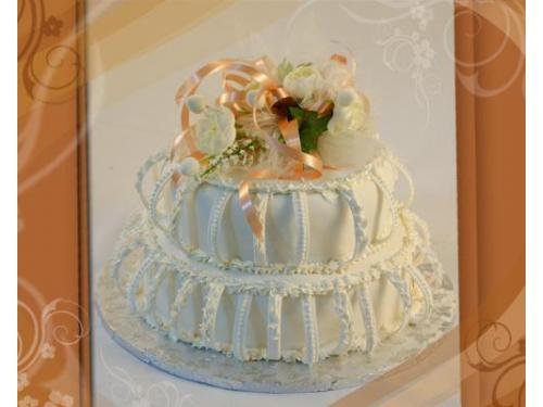 Exquisito pastel de boda de chocolate y vainilla