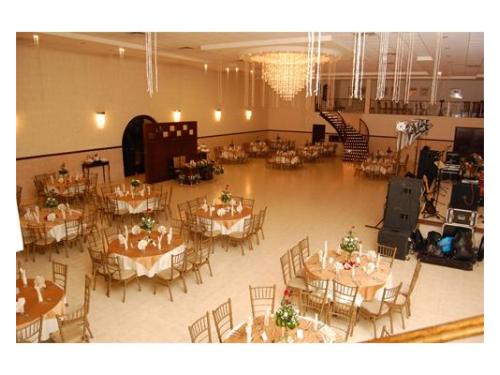 Elegante montaje listo para recibir a tus invitados