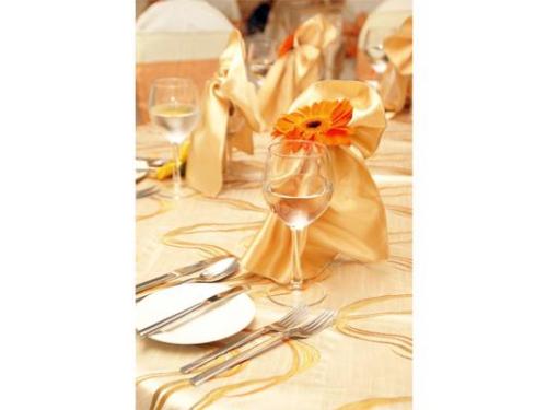 Vajilla y decoración de la boda