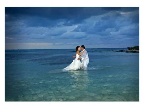 Disfrutando de los claros y azules mares