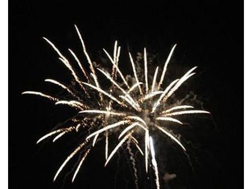 Pirotecnia con figuras diferentes