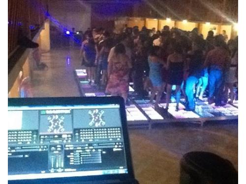 Vista de la cabina del dj