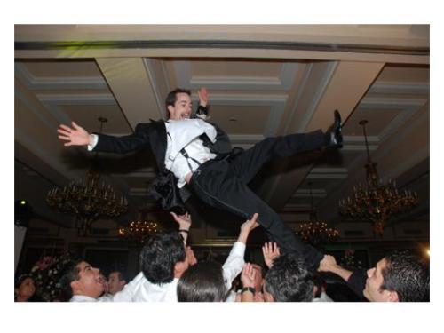 Invitados con el novio