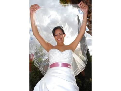 Novia con su velo de bodas