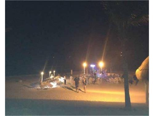 Iluminación tenue en la playa