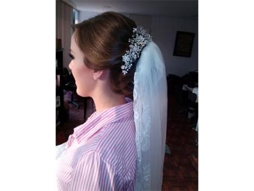 Peinado con tocado y velo