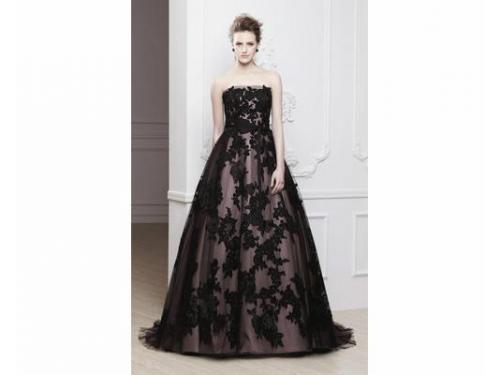 Vestido con detalles en negro