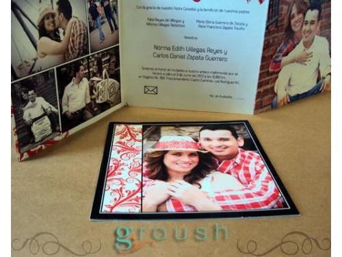 Invitación con la foto de los novios