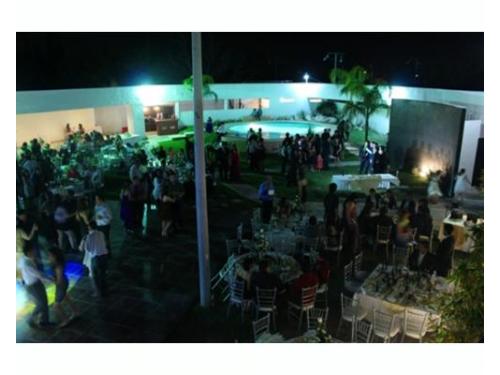 Amplio espacio para bodas