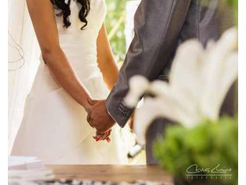 Tomándose de las manos