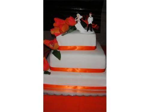 Fondant con detalles naranjas