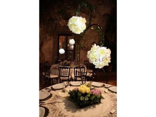 Estructura y esferas iluminadas