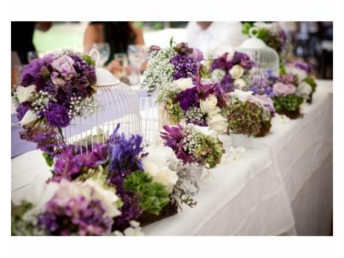 Decoración con flores y jaula