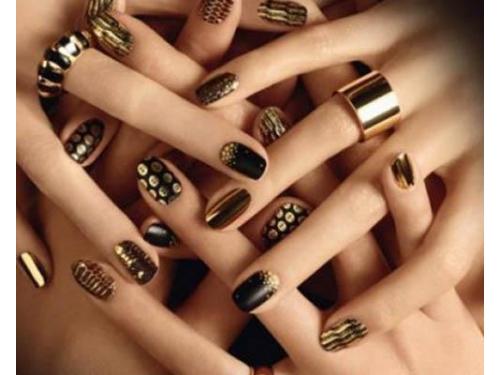 Presume tu anillo con manos hermosas