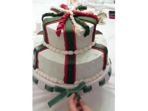 Pastel con tonos verdes y rojos