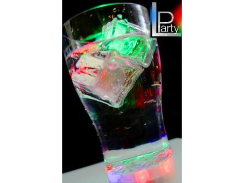 Vasos y hielos iluminados