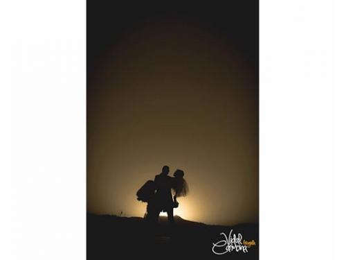 Novios a contraluz