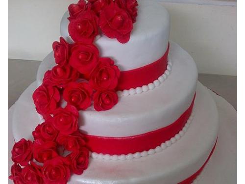Pastel de bodas en rojo