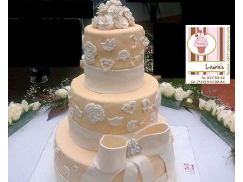 Pastel de bodas beige