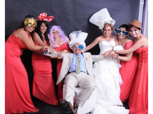 Novios con damas de honor