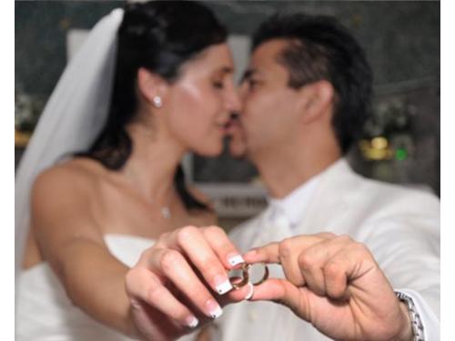 Novios y anillos