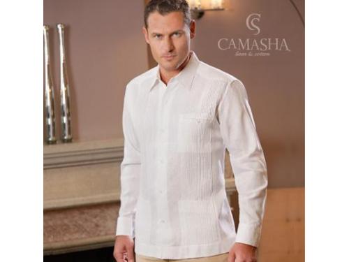 Guayabera finamente alforzada, ideal para el novio o invitados