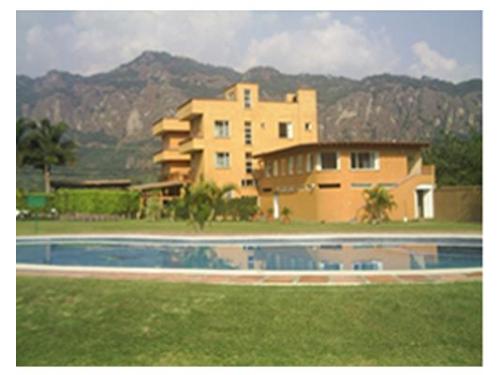 Hotel y alberca