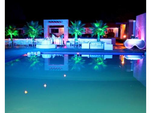 Iluminación en el área de alberca