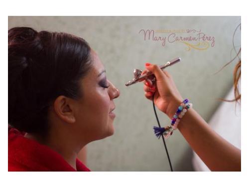 Técnica con aerógrafo para dar el último detalle a tu maquillaje