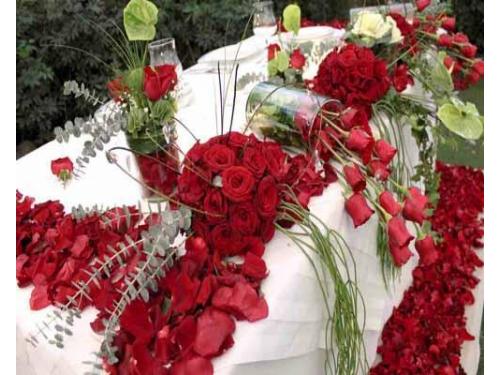 Arreglos florales en la mesa