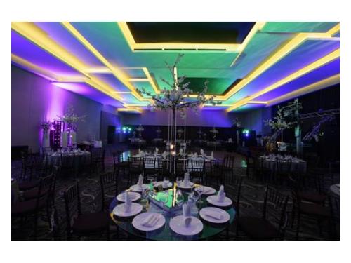 Centro de mesa en base de espejo