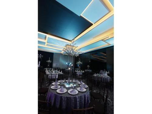 Gran salón iluminado