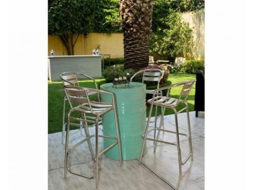 Mesa y sillas periqueras