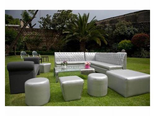 Área lounge en el jardín