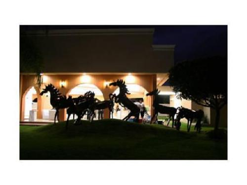 Parte de la decoración del salón