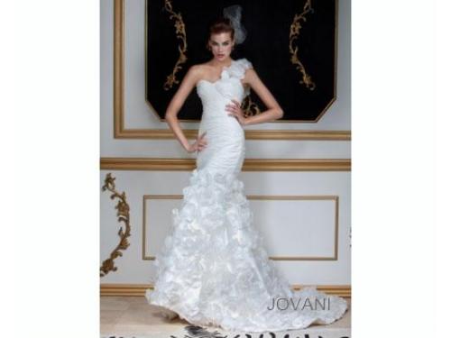 Vestido con detalle a un hombro