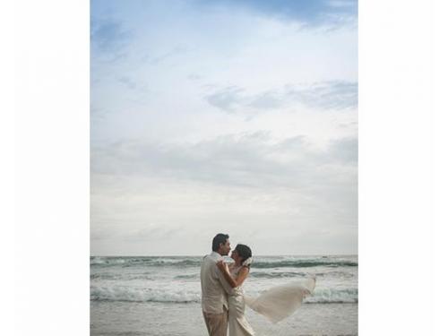 Novios en la playa
