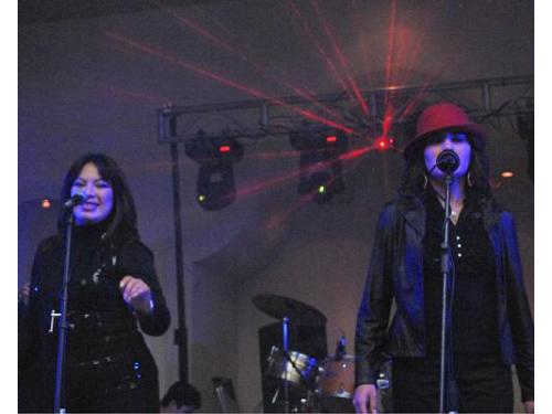 Cantantes arregladas y con ritmo