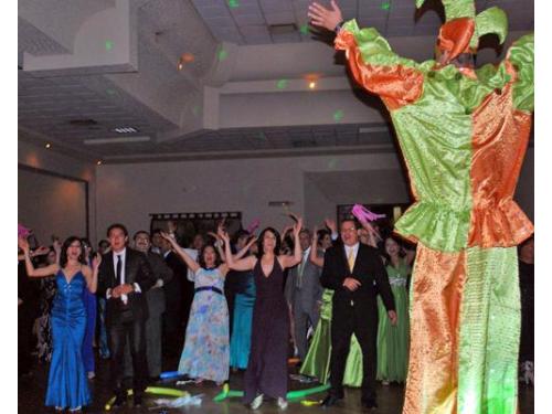 Diversión con zanqueros