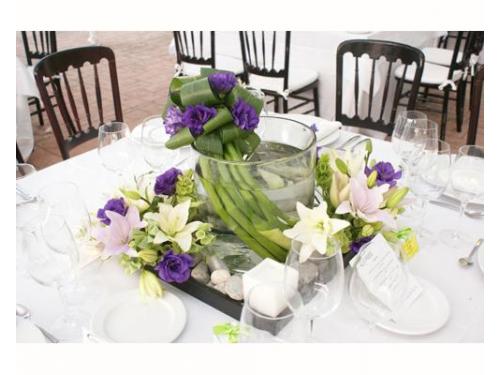 Cristal con lilies y lisianthus